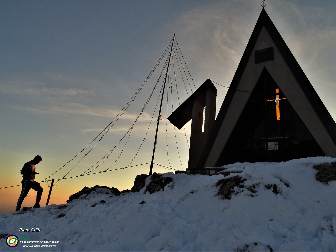 90 Luci del tramonto sul Pizzo Cerro con Luca.JPG